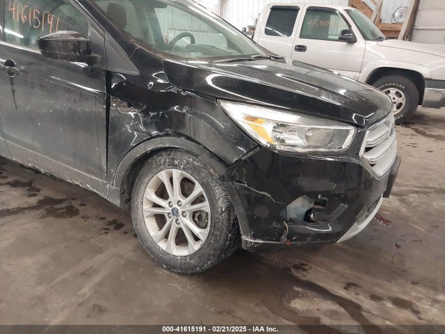 1FMCU9GDXJUA32586 Ford ESCAPE SE