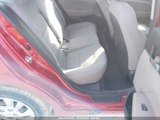 5NPD74LF0HH125700 Hyundai ELANTRA SE