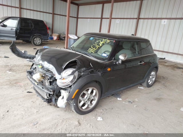 2011 MINI COOPER WMWSU3C55BT092288 Photo 1