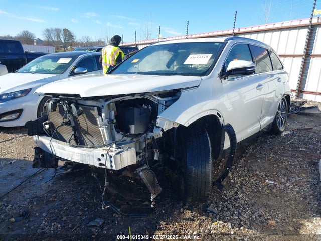 5TDKZRFH4KS334371 Toyota Highlander Xle