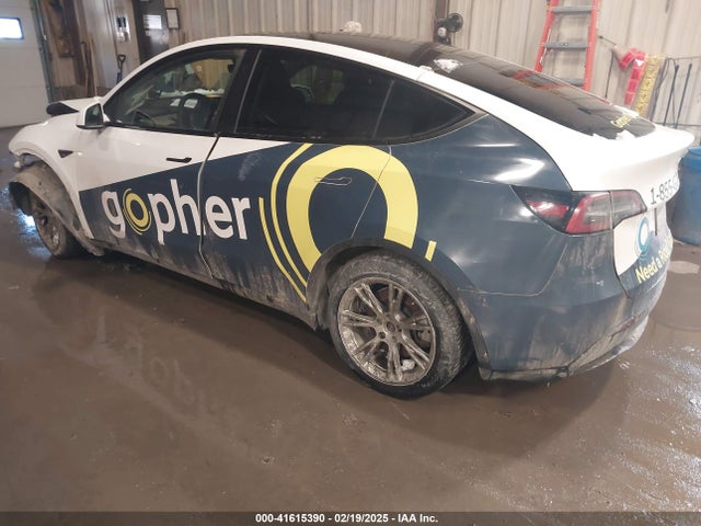 2023 TESLA MODEL Y 7SAYGAEE0PF769234 Photo 2