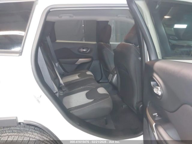 1C4PJMCX0JD505901 Jeep Cherokee Latitude 4x4