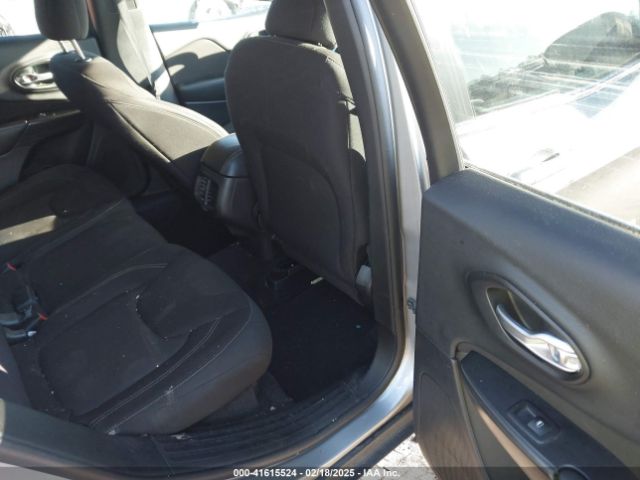 1C4PJMCBXHW527679 Jeep Cherokee Latitude 4x4