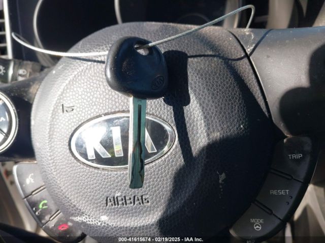 KNDJN2A22F7155344 KIA Soul