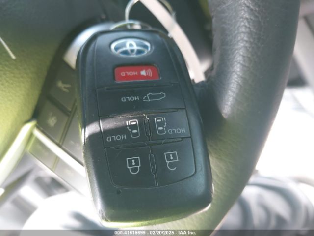 5TDJRKEC0MS005503 Toyota SIENNA XLE