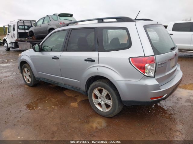 2013 SUBARU FORESTER JF2SHABC2DG439035 Photo 2