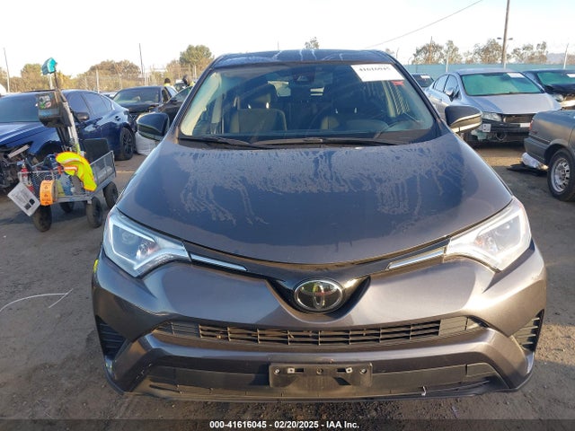 JTMZFREV4JJ195417 Toyota RAV4 LE