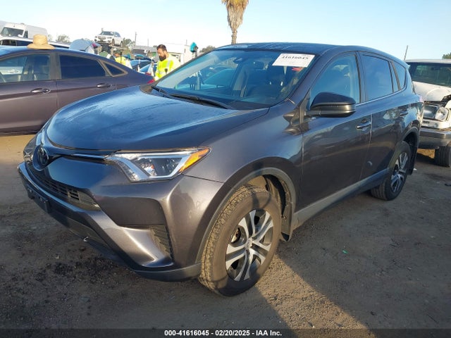 JTMZFREV4JJ195417 Toyota RAV4 LE