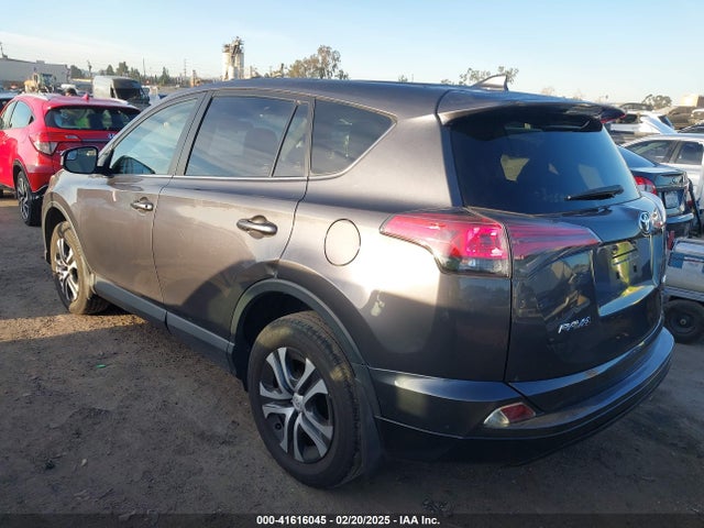 JTMZFREV4JJ195417 Toyota RAV4 LE