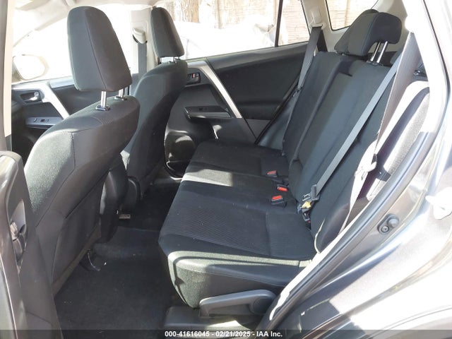 JTMZFREV4JJ195417 Toyota RAV4 LE
