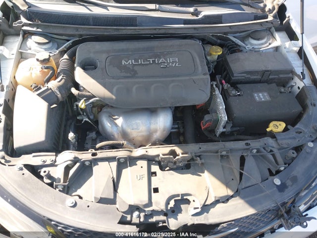 Chrysler 200 S 2015 1C3CCCBB2FN665650 Image 10