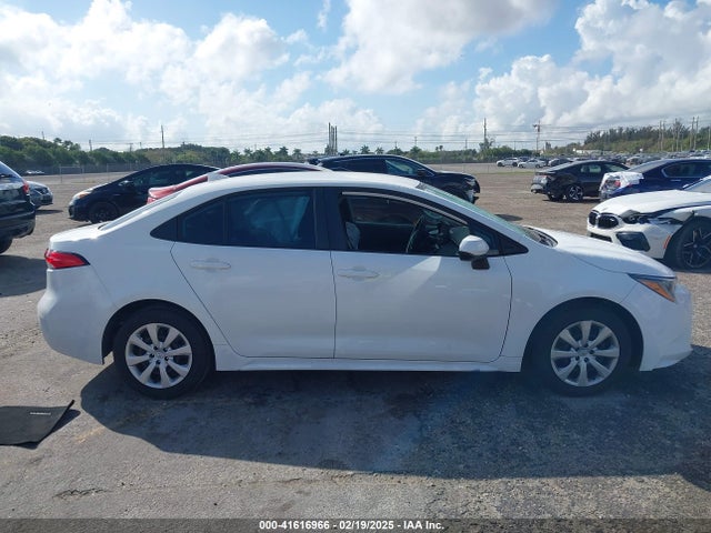 Toyota COROLLA LE 2022 5YFEPMAE7NP284551 Image 13