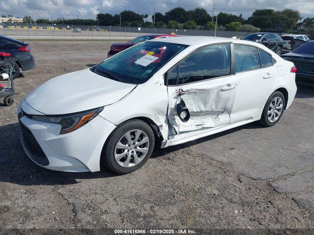 Toyota COROLLA LE 2022 5YFEPMAE7NP284551 Image 2