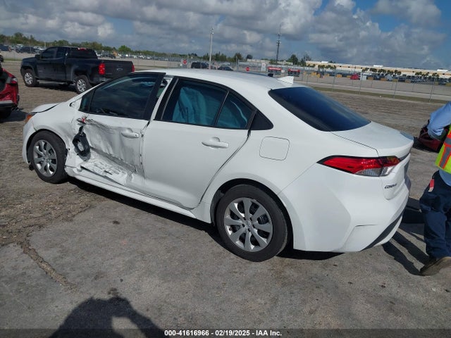 Toyota COROLLA LE 2022 5YFEPMAE7NP284551 Image 3