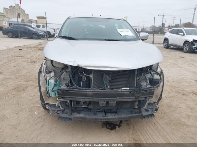 JN1BJ1CRXJW251356 Nissan Rogue Sport S