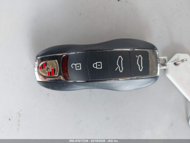 WP0CA2A8XJS210766 Porsche 718 Boxster