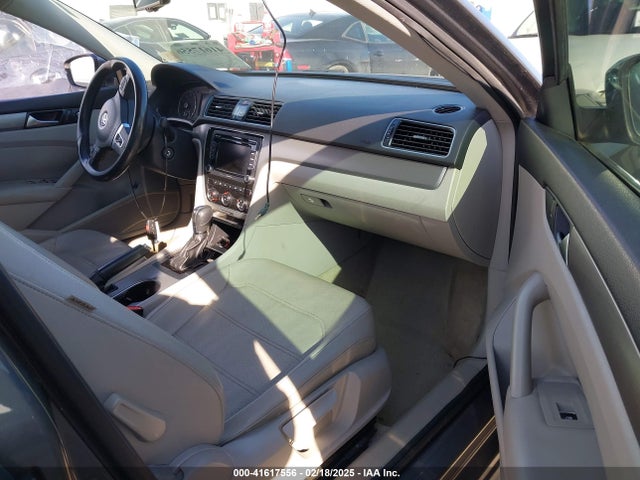1VWBH7A31EC019226 Volkswagen Passat 2.5l Se