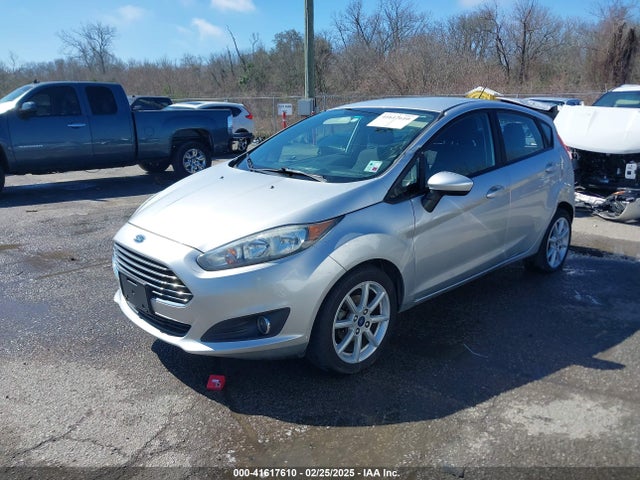 Ford FIESTA SE 2019 3FADP4EJXKM149396 Image 2