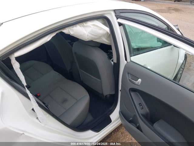 3KPFL4A72HE118607 KIA FORTE LX