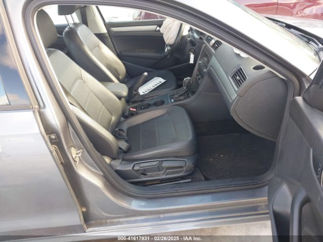 1VWAT7A3XFC057484 Volkswagen Passat 1.8t Wolfsburg Edition
