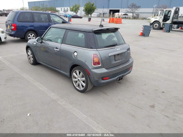 2007 MINI COOPER S WMWMF73567TV31502 Photo 2