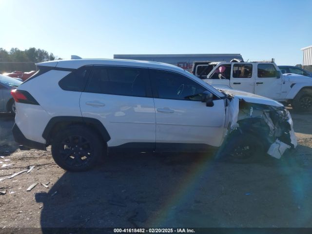 2T3F1RFV8NC277806 Toyota RAV4 LE