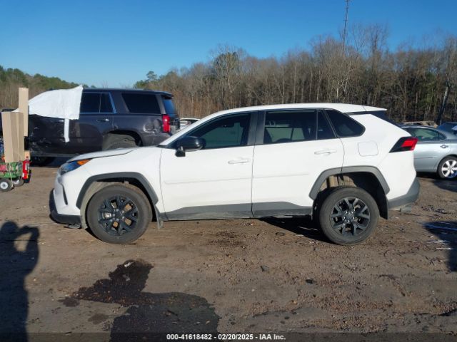 2T3F1RFV8NC277806 Toyota RAV4 LE