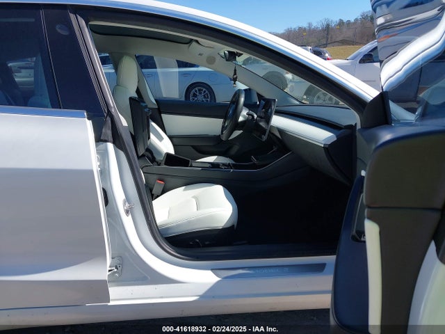 2020 TESLA MODEL 3 5YJ3E1EA2LF718144 Photo 4