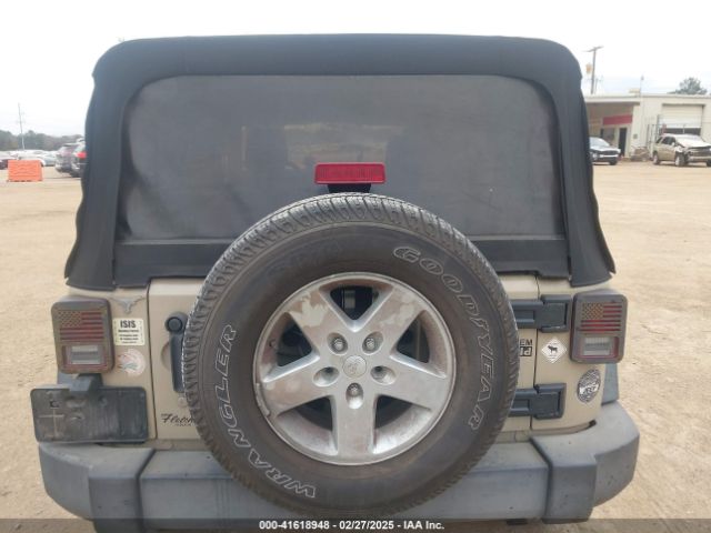 1C4BJWDG9GL276069 Jeep Wrangler Unlimited Sport