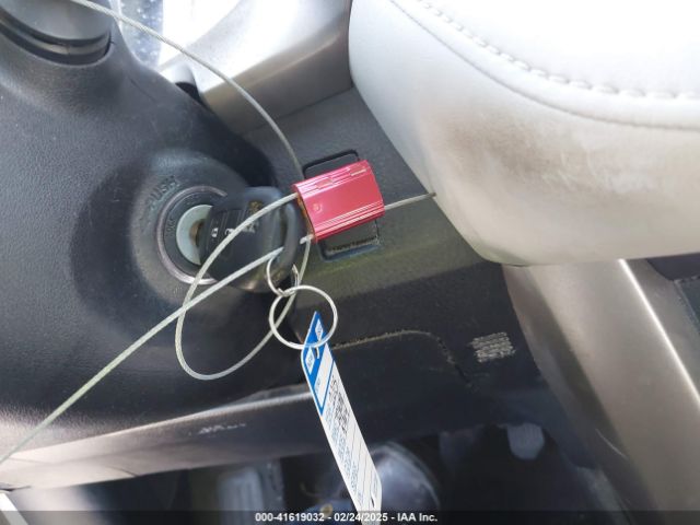 2T3WFREV7FW223321 Toyota Rav4 Xle