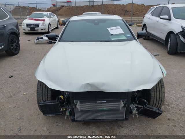 WBA83AP03RCR93802 BMW M440I