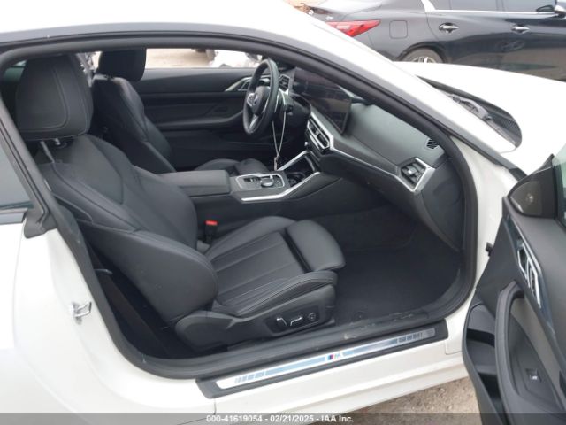 WBA83AP03RCR93802 BMW M440I