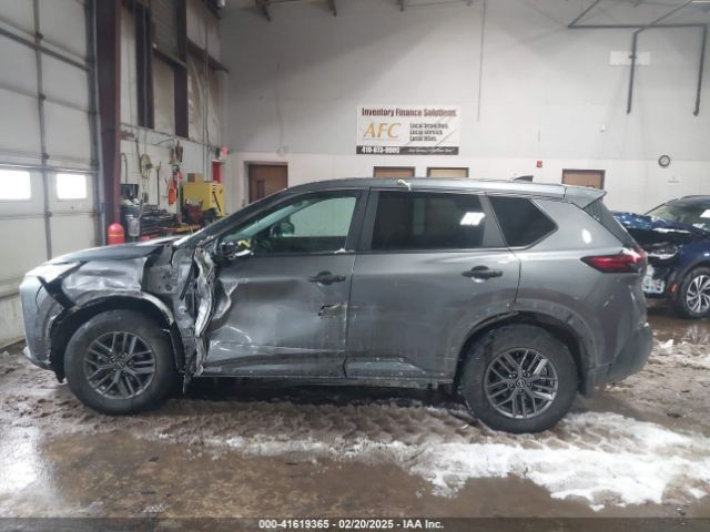 5N1BT3AB3NC686277 Nissan Rogue S Intelligent Awd