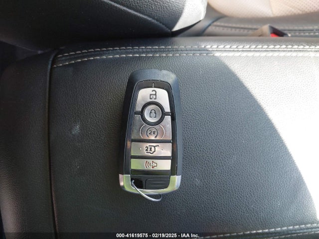 1FMCU9J91MUB36425 Ford Escape Titanium