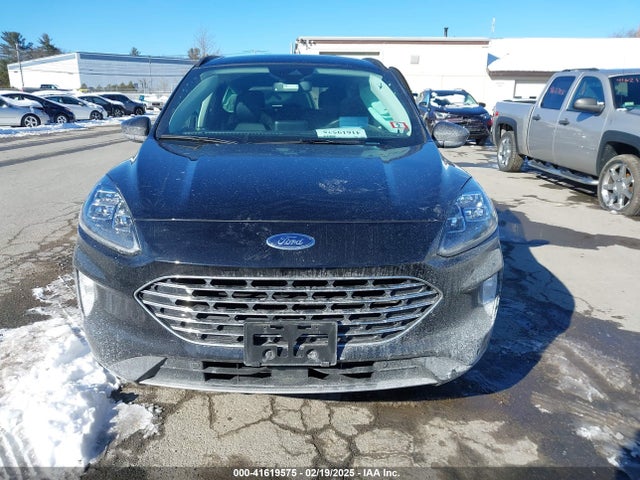 1FMCU9J91MUB36425 Ford Escape Titanium