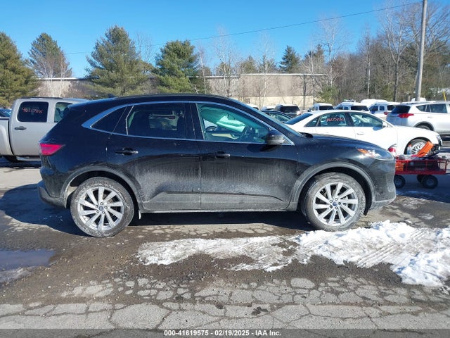 1FMCU9J91MUB36425 Ford Escape Titanium