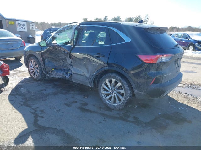 1FMCU9J91MUB36425 Ford Escape Titanium