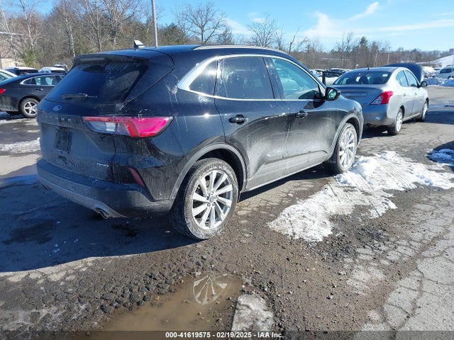 1FMCU9J91MUB36425 Ford Escape Titanium