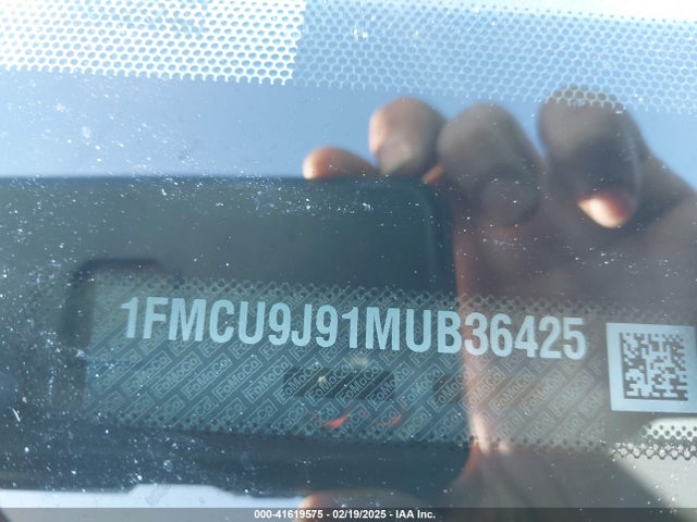1FMCU9J91MUB36425 Ford Escape Titanium