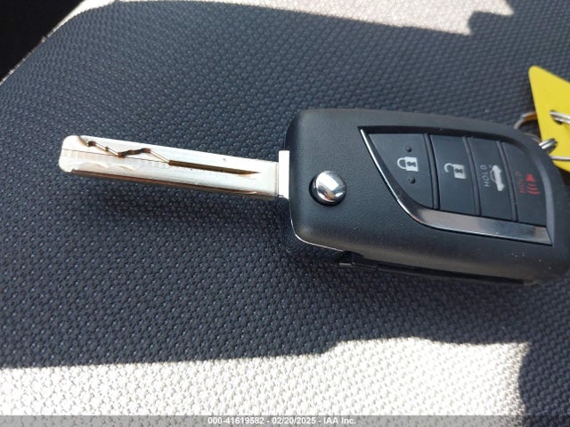 JTDEPMAE0N3021049 Toyota COROLLA LE