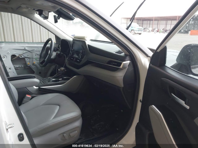 5TDHZRBH0NS178270 Toyota Highlander Xle