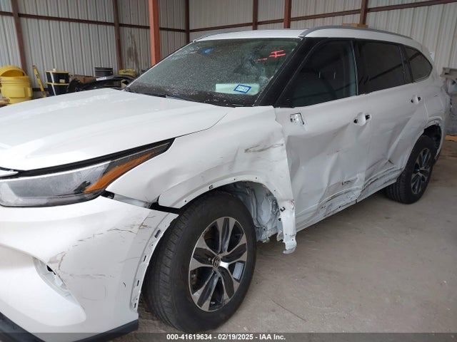 5TDHZRBH0NS178270 Toyota Highlander Xle
