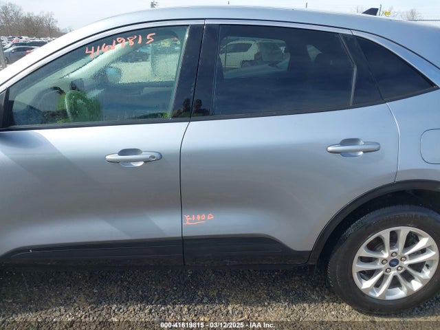 1FMCU9G65NUB67689 Ford ESCAPE SE