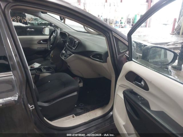 2018 CHRYSLER PACIFICA 2C4RC1FG2JR197902 Photo 4