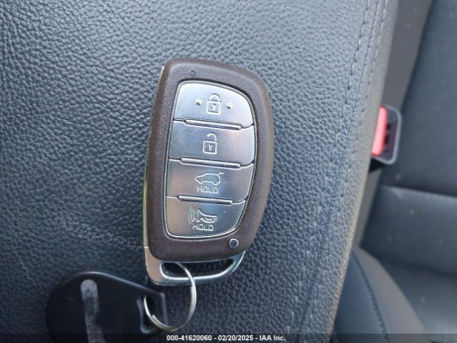 KM8J33A2XJU758415 Hyundai Tucson Value