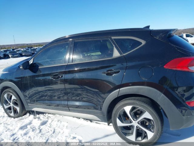 KM8J33A2XJU758415 Hyundai Tucson Value