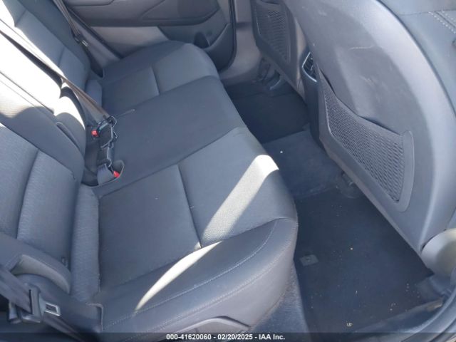 KM8J33A2XJU758415 Hyundai Tucson Value