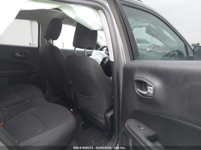 3C4NJDAB3KT723860 Jeep Compass Upland Edition 4x4