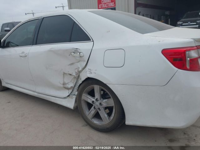 4T1BF1FK2EU454879 Toyota CAMRY SE