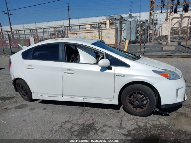JTDKN3DU8E0386120 Toyota Prius Two